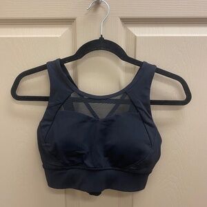lululemon medium impact training bra, size 6, black, in great condition